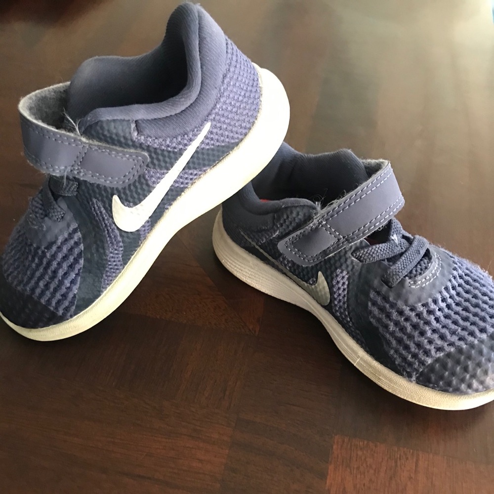 Toddler Nike tennis shoes